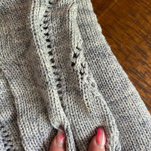 ⚡️MOVING SALE⚡️Gap knit sweater ⚡️MOVING SALE⚡️ - Picture 5 of 5